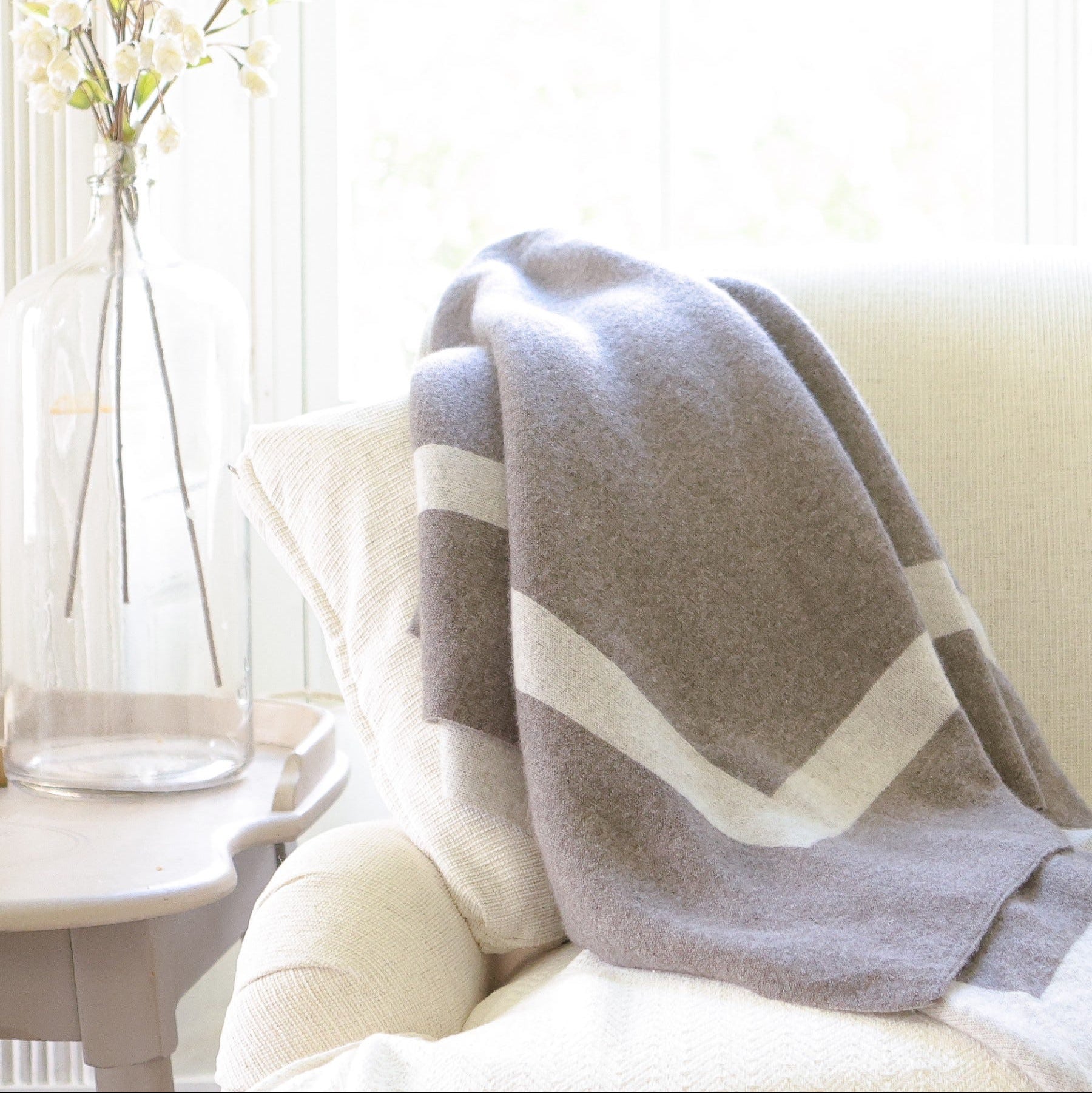 Homestead Cashmere Throw Luxurious Warmth TOILE Showroom